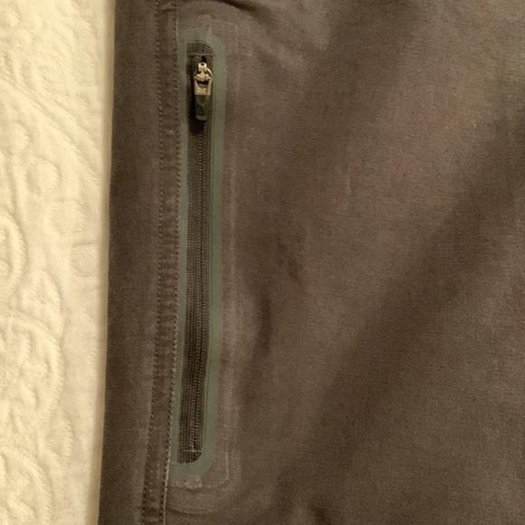 The North Face Men’s Standard Shorts - Picture 6 of 16